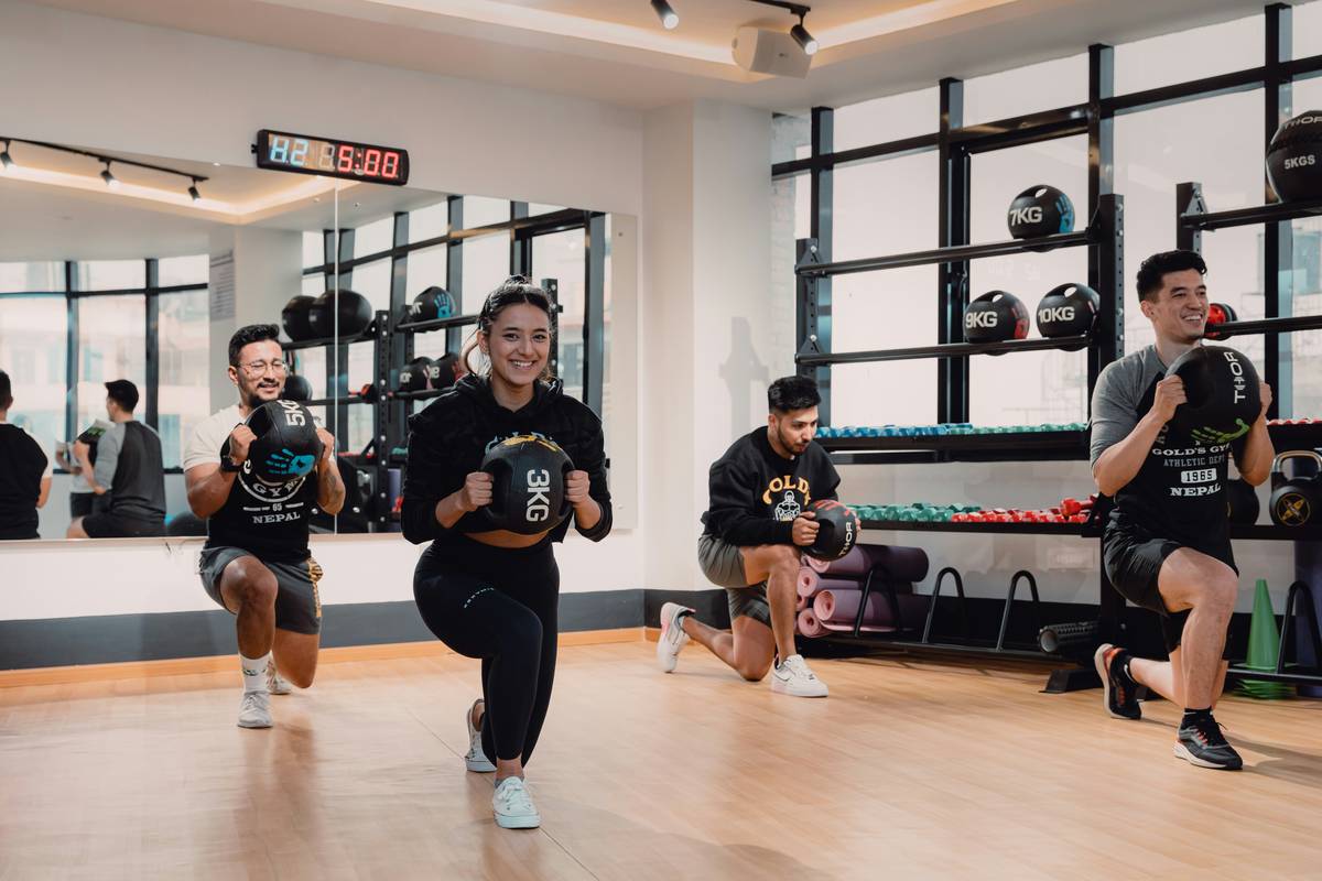 Infographic comparing indoor vs. outdoor fitness benefits: outdoor shows +20% mood boost, +15% calorie burn on varied terrain, and lower perceived exertion
